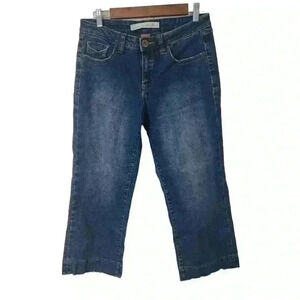 P5006 Christopher Blue  medium denim Capri  denim jeans size 32/8 nwot